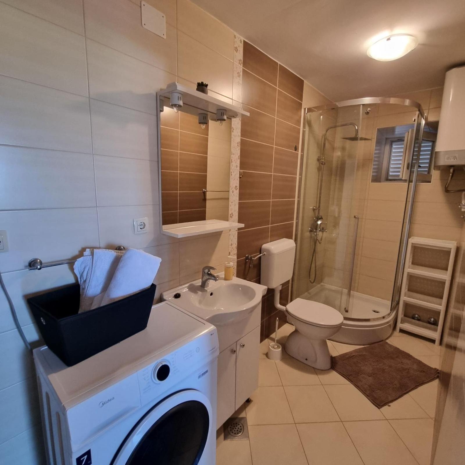 Apartmani Gero ロパール エクステリア 写真